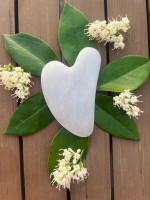 Valkoinen jadekivi sydän ”lovi”